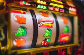 Người chơi Việt Nam trải nghiệm slot online và game bài trên điện thoại tại hsbet